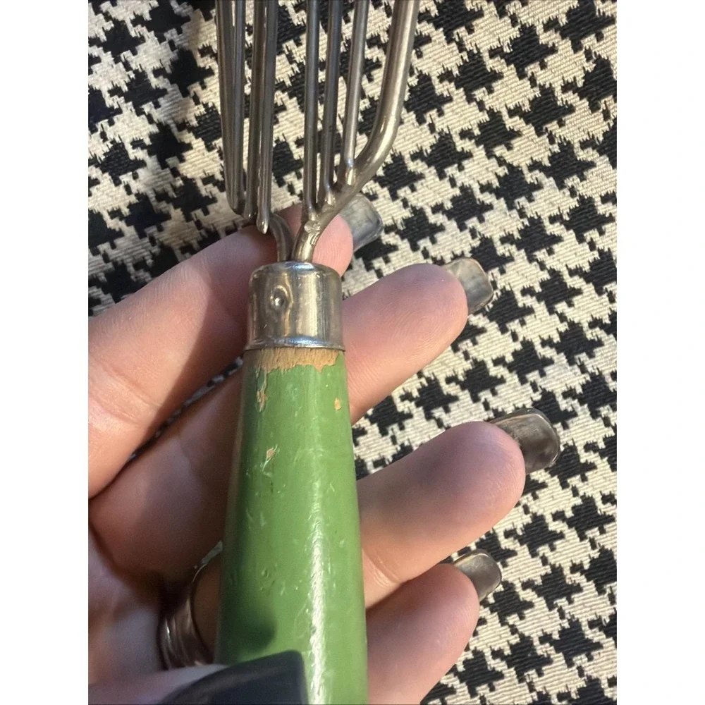 Wire Spatula Turner Green Wood Handle Primitive Farmhouse Kitchen Utensil VTG